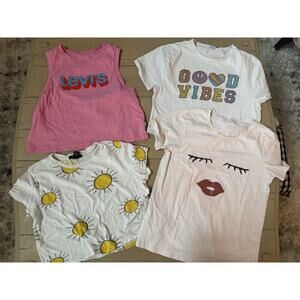 Lot of 4 Women's Junior's Short Sleeve Shirts. Levi’s, Forever 21. Size Small